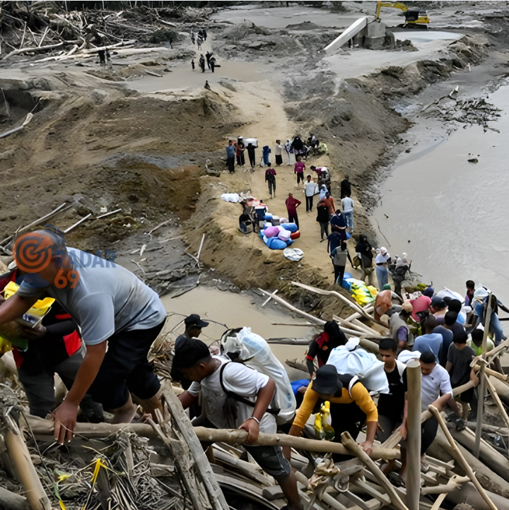 pencarian korban bencana